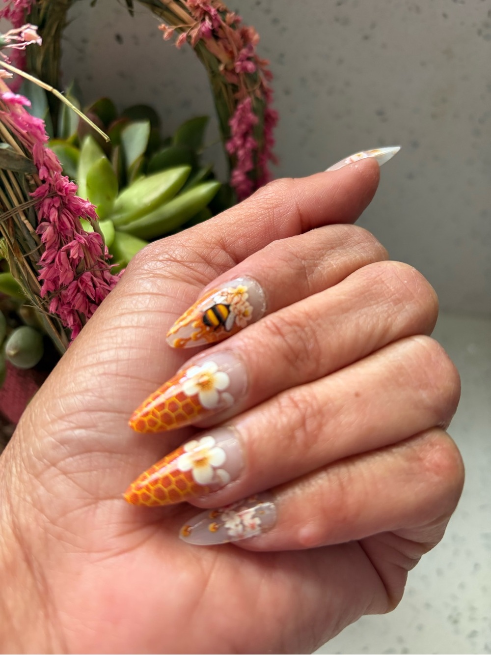Nails - Yellow & White Floral Set Honey Bee Design - Picture 2 of 6